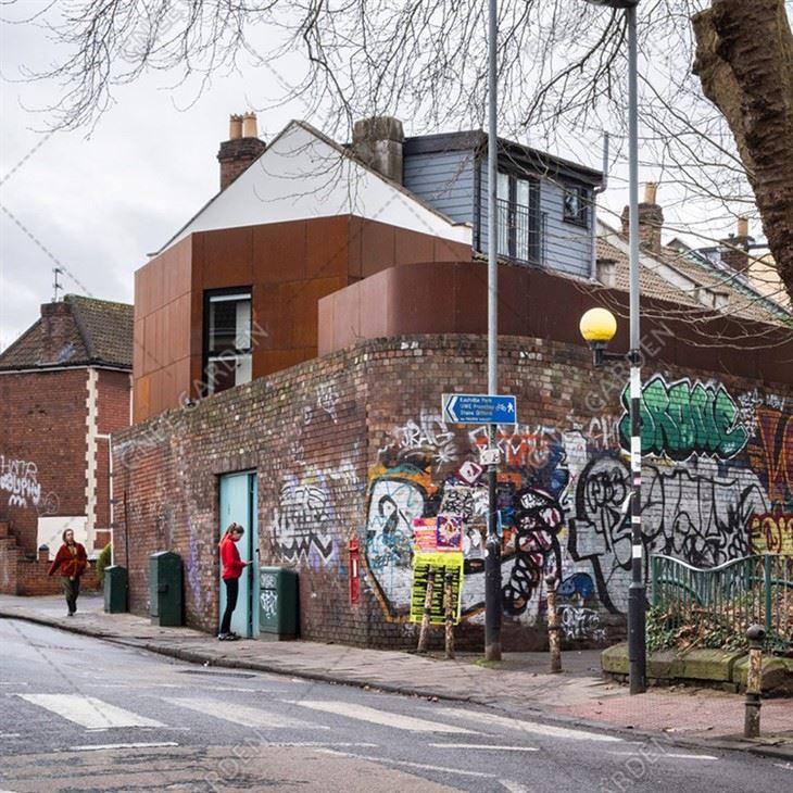 Mit Cortenstahl verkleidete Wandpaneele für Fassaden aus massivem Metall