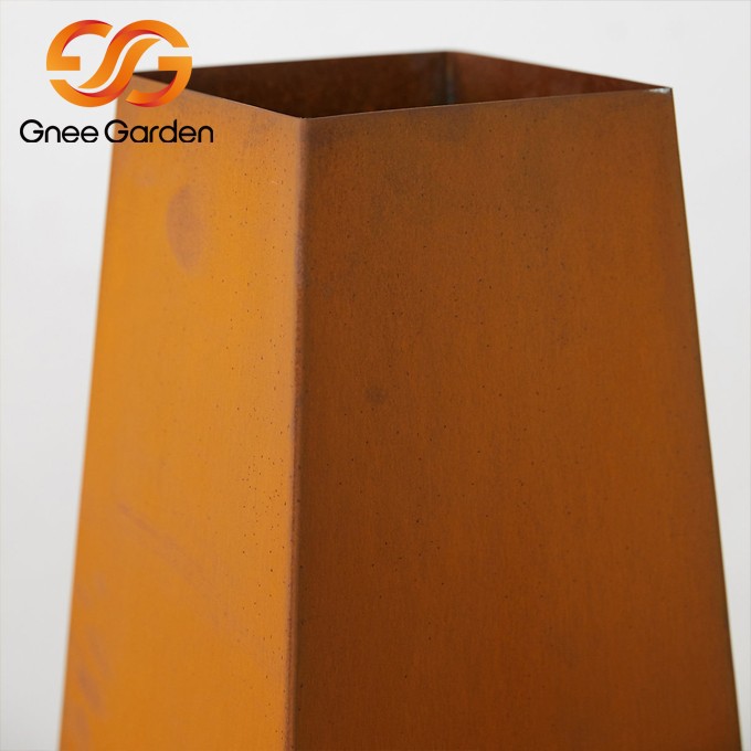 Corten fireplace in backyard 