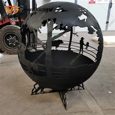 Kugelgroße Metallkugel-Feuerstelle aus Cortenstahl