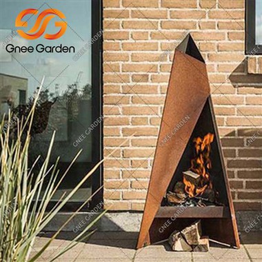Freistehender Holzkamin aus Cortenstahl für den Außenbereich, Chiminea